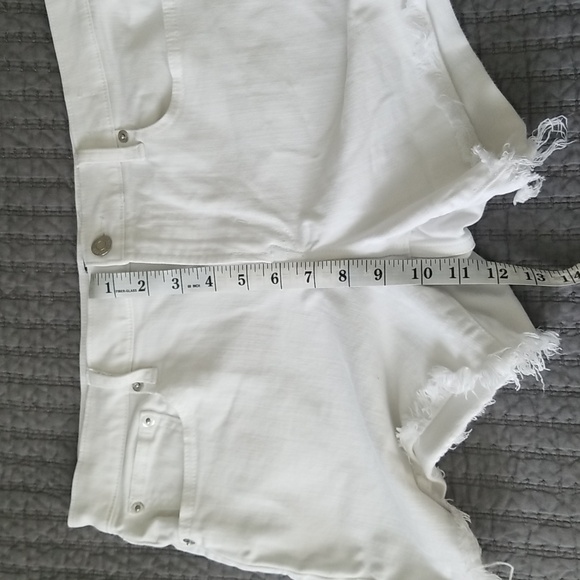 GAP white denim 3" shorts raw hem size 30/10 - Picture 6 of 8